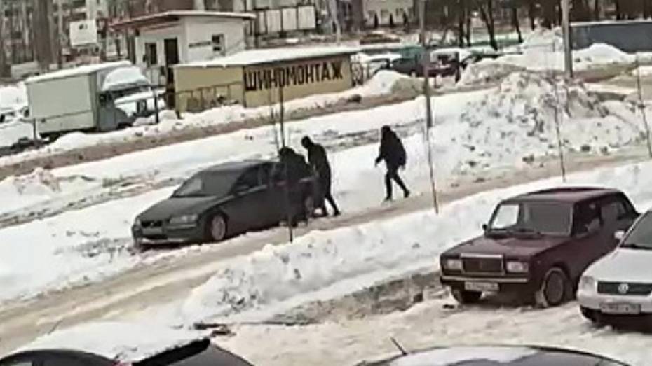 Четверо жителей Воронежской области ограбили семейную пару на 500 тыс рублей