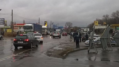Фуры спровоцировали пробку на платном участке в Воронежской области
