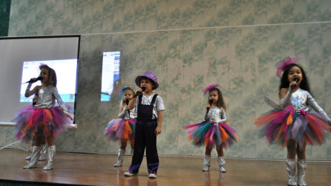 В Семилуках студия инклюзивного танца показала концерт детям-инвалидам
