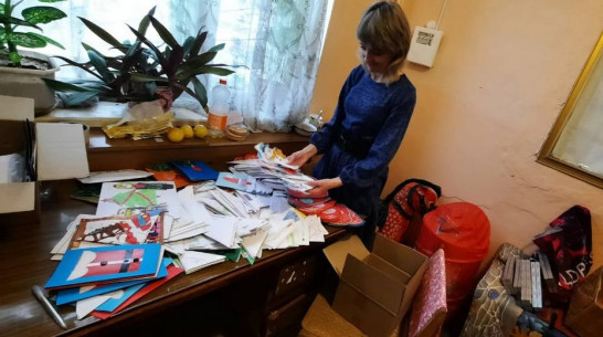 Жители Каменского района написали более 500 новогодних писем участникам СВО