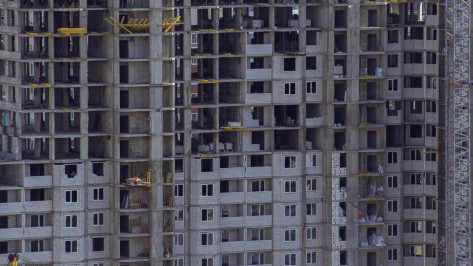 В Воронеже рабочий сорвался с 27 этажа строящегося дома