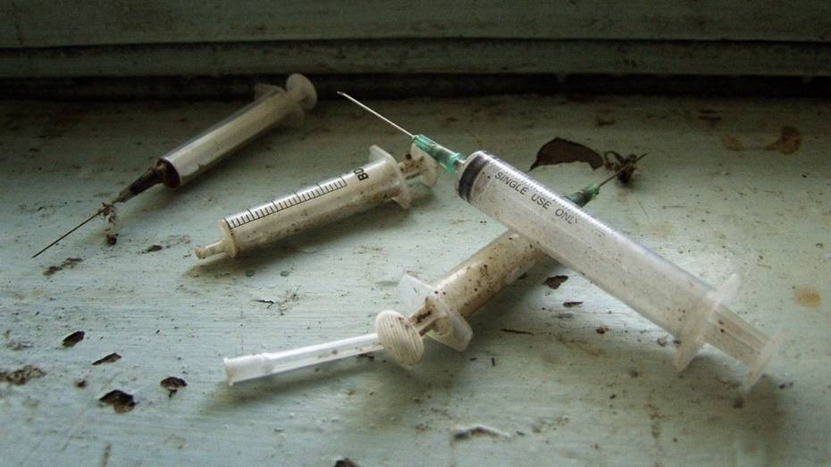 В Воронеже задержали 37-летнюю женщину за содержание наркопритона