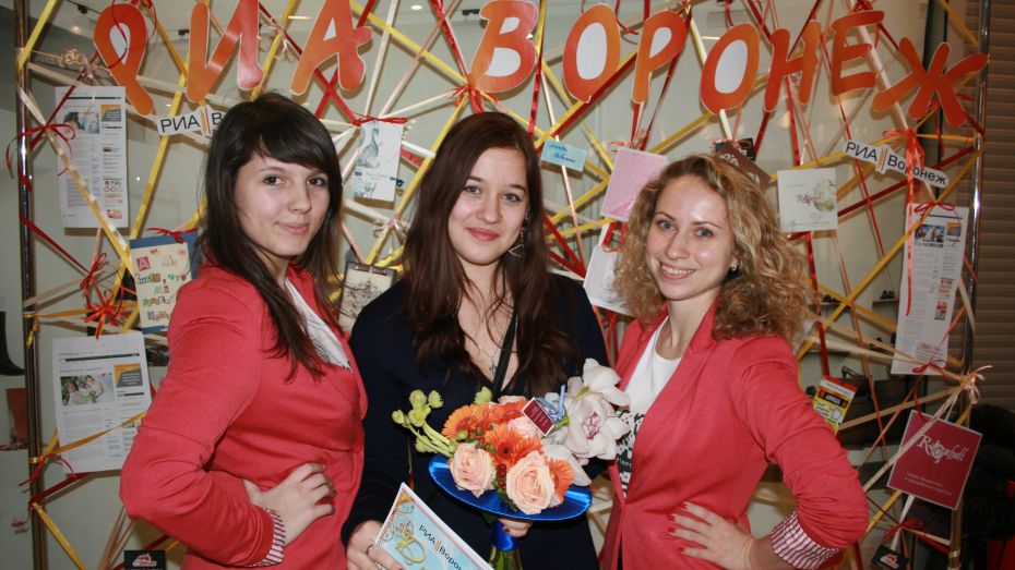 РИА «Воронеж» вручило призы победительницам конкурса «Незабываемое приглашение на свадьбу»