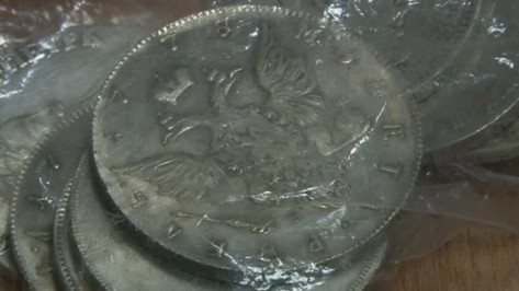 В Воронеже волгоградец продал мужчине 10 фальшивых старинных монет