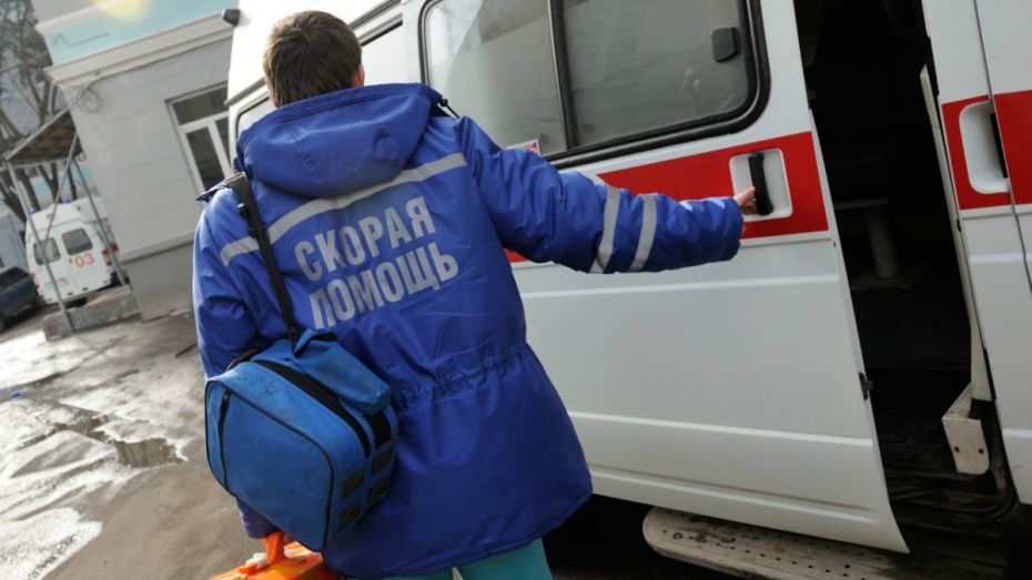 В Воронежской области столкнулись 2 легковушки и «КАМАЗ»: погиб мужчина