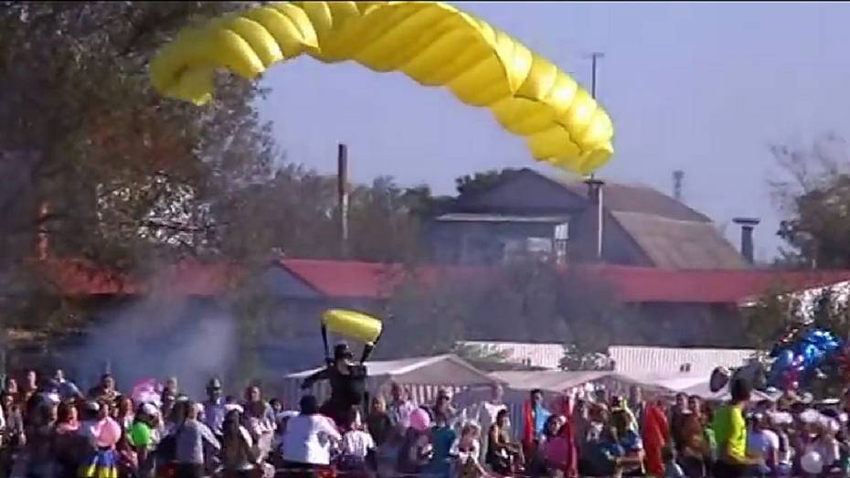 В сети появилось ВИДЕО неудачного приземления парашютиста в Кантемировке
