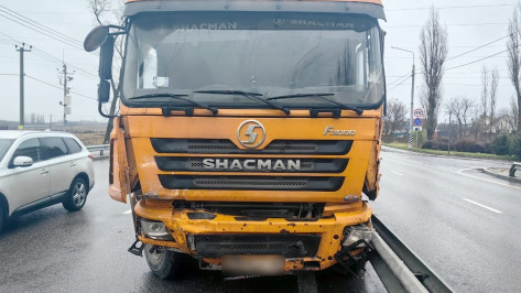 В Воронежской области произошло массовое ДТП с участием 5 автомобилей: пострадала женщина