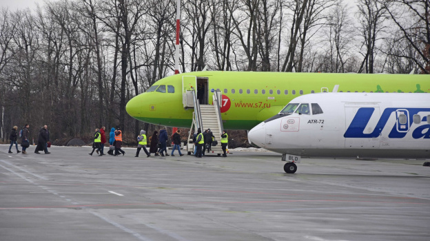 Две авиакомпании приостановили продажу билетов на рейсы из Воронежа до конца мая
