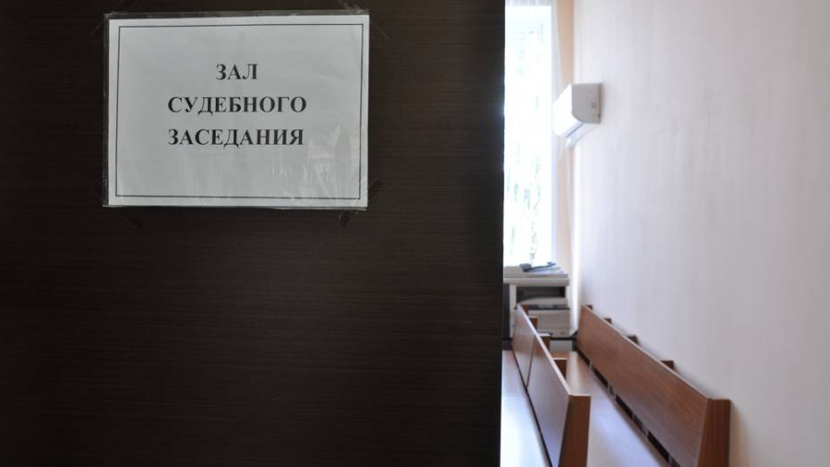 В Павловске 49-летнему сельчанину дали условный срок за удар по лицу женщины-полицейского