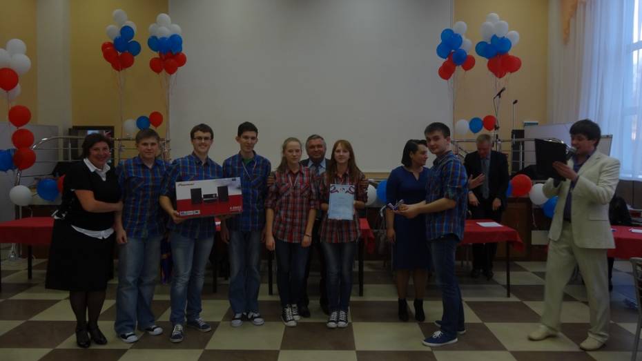 Новоусманские школьники победили в межрегиональной олимпиаде по избирательному праву