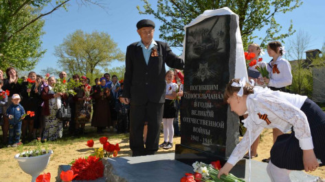 В самом отдаленном нижнедевицком селе в День Победы установили памятник погибшим землякам