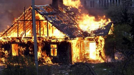 Из-за пожара в жилом доме Богучара погиб 67-летний мужчина