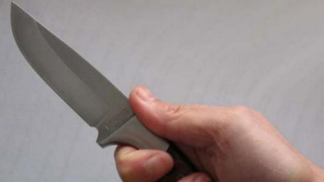 Житель Верхнехавского района набросился с ножом на односельчанина из отказа «дать закурить»
