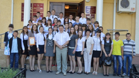 Лучшие ученики Подгоренского района получили стипендии и съездили в океанариум