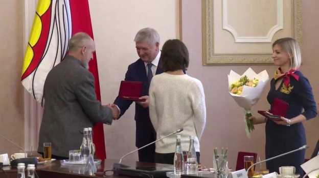 Губернатор Александр Гусев вручил трем воронежским семьям медали ордена «Родительская слава»
