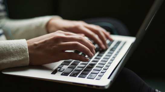 Финансовый аналитик из Воронежа решила заработать на бирже и потеряла более 4,5 млн рублей