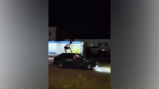 Ночные «покатушки» на крыше «девятки» под Воронежем попали на видео