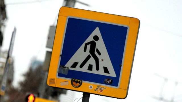 Подросток на мопеде сбил жительницу Воронежа на пешеходном переходе