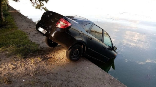 В Воронежском водохранилище утонула машина