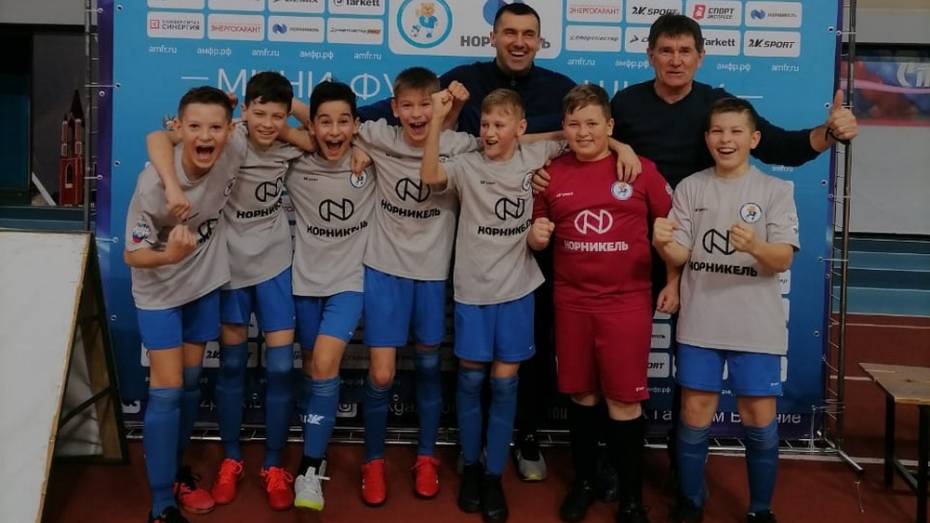 Богучарские школьники победили на первенстве ЦФО по мини-футболу