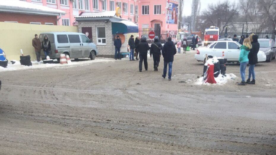 Центральный автовокзал воронеж курск. Юго-Западный автовокзал Воронеж. Юго-Западная автостанция Воронеж. Юз автостанция Воронеж. Автовокзал Воронеж полиция.