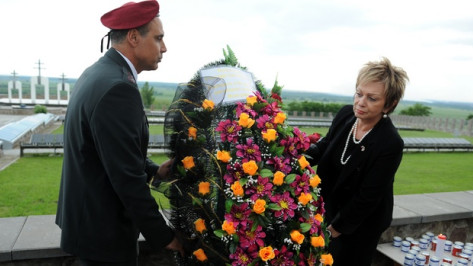 Израильский Посол приняла участие в церемонии поминовения жертв нацизма на венгерском мемориале в селе Рудкино