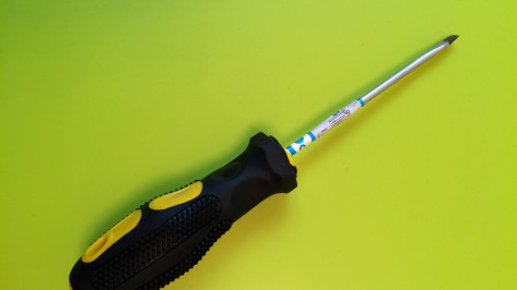 Хотел доехать домой: воронежец в Липецкой области попытался угнать машину, угрожая хозяйке отверткой