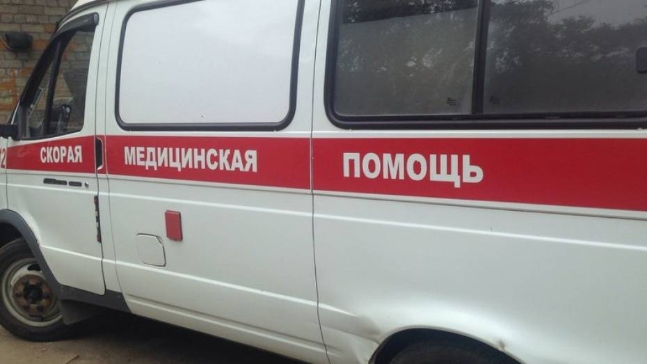  В Воронежской области в «скорой» скончался пассажир опрокинувшейся легковушки