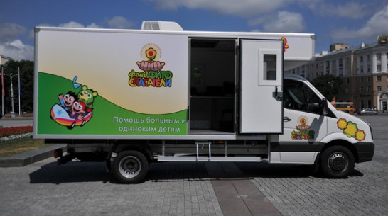 Немецкий бизнесмен подарил «поликлинику на колесах» Воронежской областной детской больнице