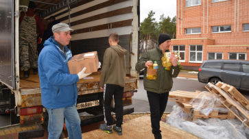 В Россошь поступило 15 тонн гуманитарной помощи для проживающих на линии боевого соприкосновения