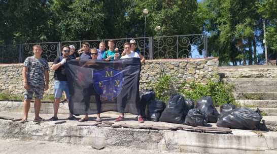 В Верхнем Мамоне активисты навели порядок на 2 пляжах