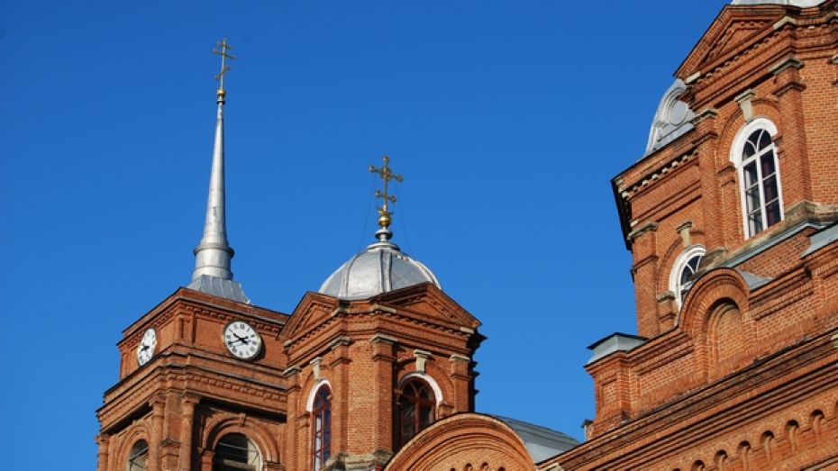 В Бутурлиновке после ремонта запустили старинные часы на колокольне Спасо-Преображенского собора