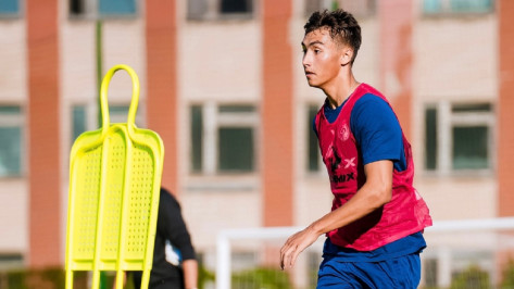 Центрального защитника воронежского «Факела» отдали в аренду в липецкий «Металлург»