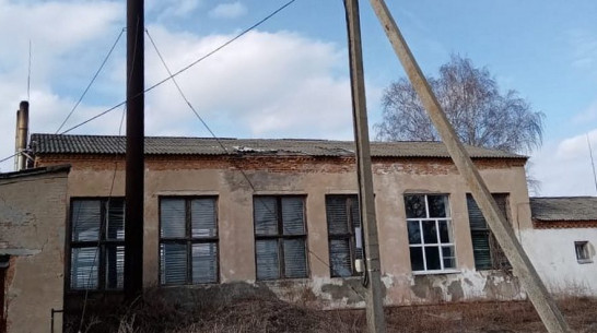 Жители Каширского района пожаловались в соцсетях на дырявую крышу сельской школы