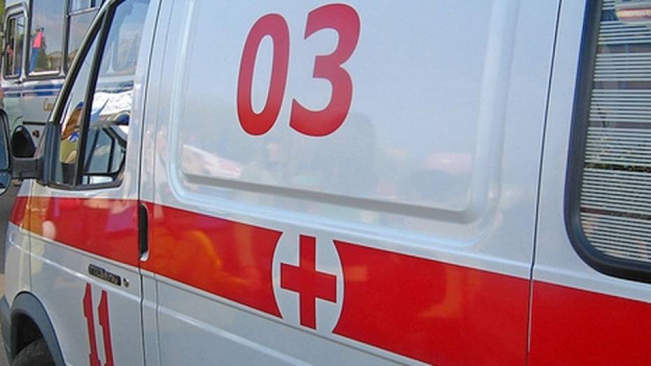 В центре Воронежа Toyota врезалась в маршрутку: водитель легковушки попал в больницу