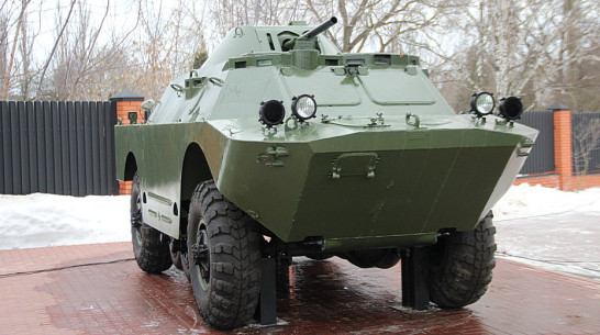 В райцентре под Воронежем на Аллее Героев установили броневик БРДМ-2