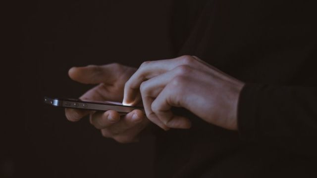 В погоне за интим-услугами 20-летний воронежец потерял 882 тыс рублей