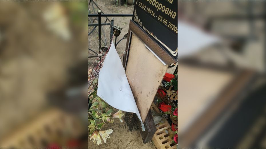 На кладбище в микрорайоне Воронежа осквернили 3 могилы