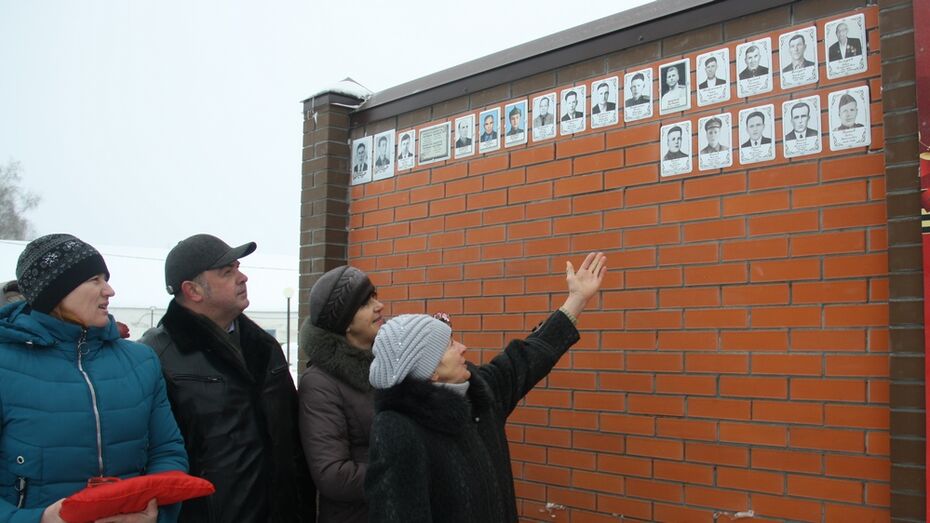 В каменском селе Карпенково открыли Стену вечной памяти и славы