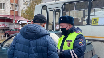 Водитель маршрутки без прав попался ГИБДД в Воронеже