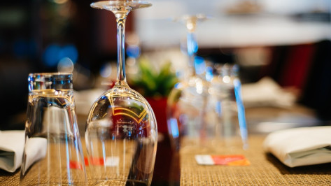 В нескольких кафе и ресторанах в Воронежской области нашли нелегальный алкоголь