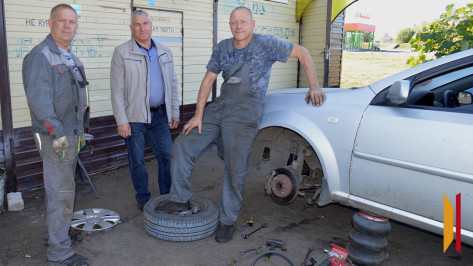 Жители терновского села Козловка передали 3 автомобиля на СВО