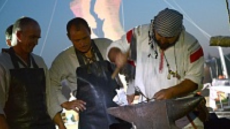 На воронежском фестивале ремесел мужчины вышивали крестиком