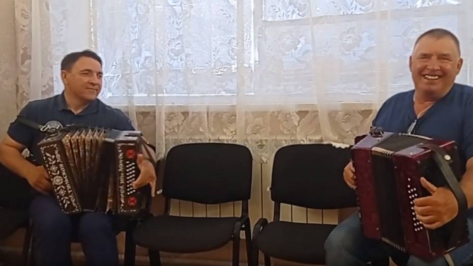 Воробьевец сыграл дуэтом с гармонистом «Золотой десятки» России Алексеем Ефимовым