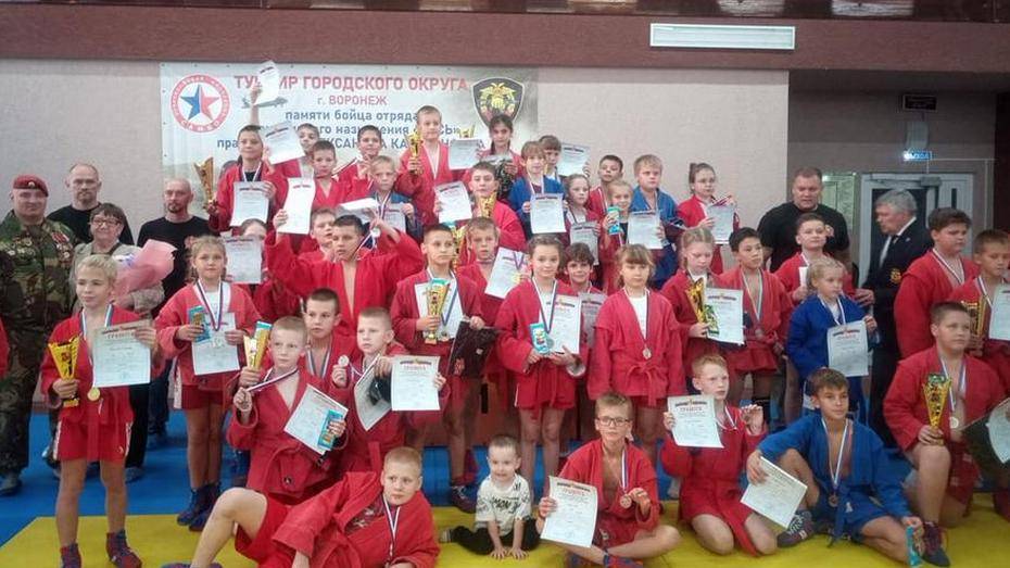 Таловские самбисты завоевали 3 медали на открытом турнире в Воронеже