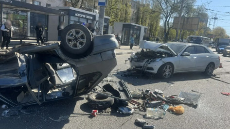 В Воронеже в страшной аварии у остановки «Улица Ильича» пострадали 5 человек
