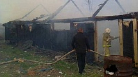 Верхнемамонские пожарные спасли от пожара жилые дома