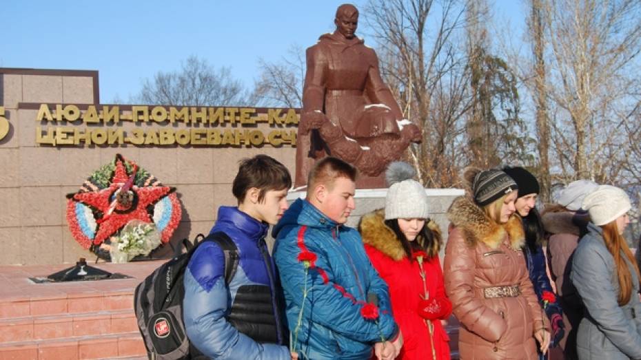 Бутурлиновцы почтили память Неизвестного солдата