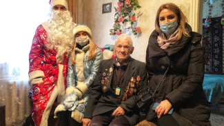 «Спасибо, внучки, что не забываете!» Воронежские ветераны получили подарки к Новому году