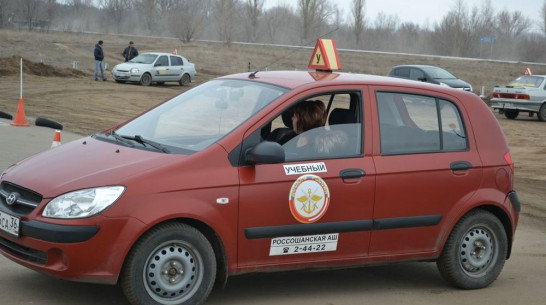 В преддверии Международного женского дня в Россоши прошел конкурс «Автоледи»